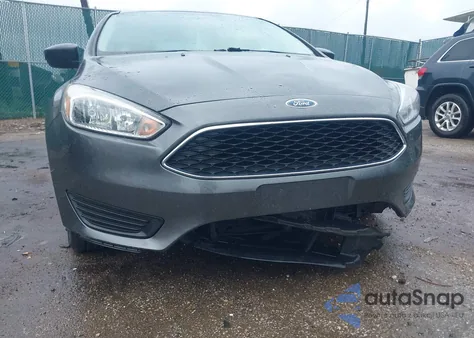 2018 Ford Focus S z USA, uszkodzony, nr VIN 1FADP3E28JL276649